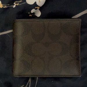 Used men’s coach wallet